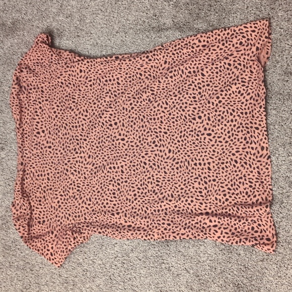 Spotted PINK V-Neck T - Picture 3 of 3